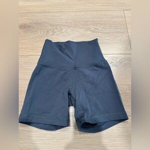 TNA gray bike short
